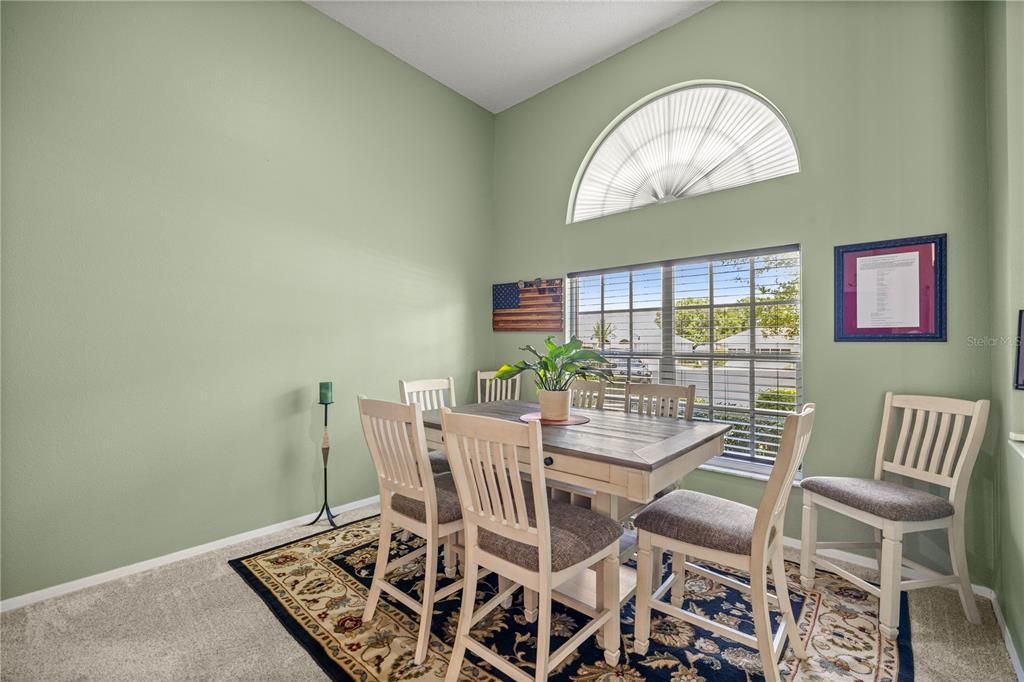 En Venta: $390,000 (4 camas, 2 baños, 2555 Pies cuadrados)