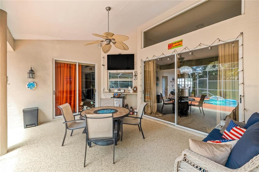 En Venta: $390,000 (4 camas, 2 baños, 2555 Pies cuadrados)