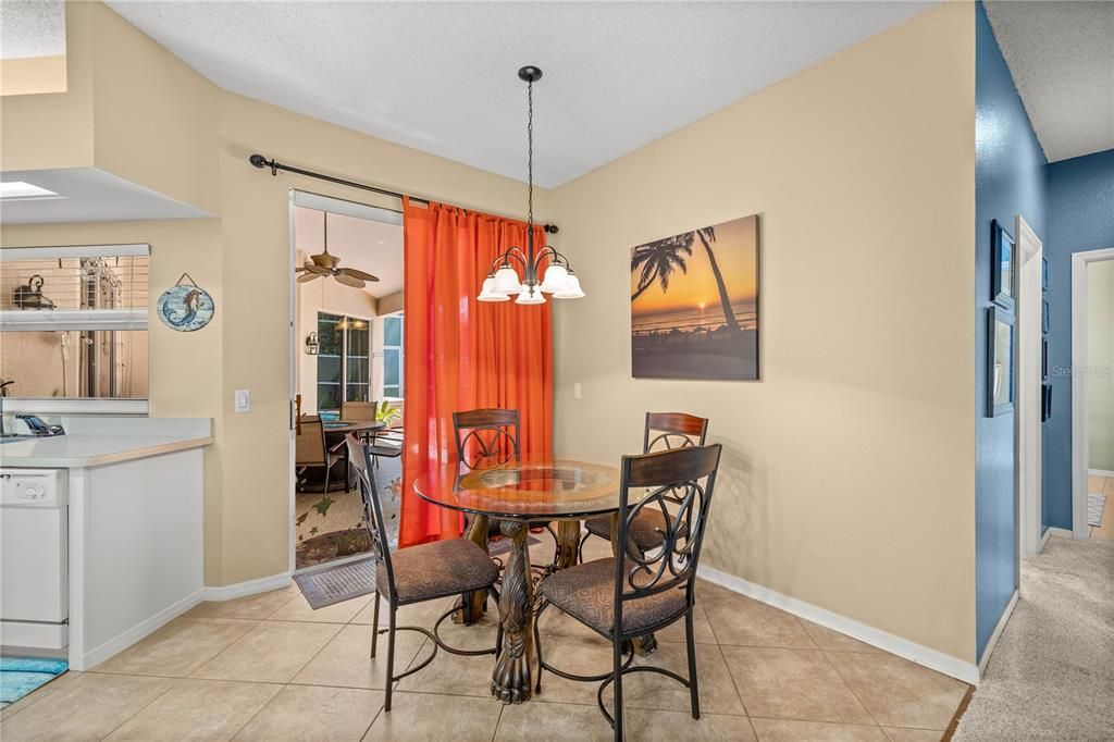 En Venta: $390,000 (4 camas, 2 baños, 2555 Pies cuadrados)