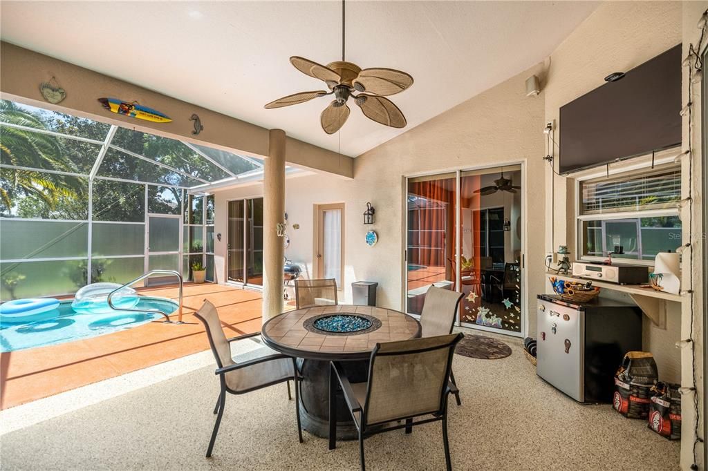 En Venta: $390,000 (4 camas, 2 baños, 2555 Pies cuadrados)