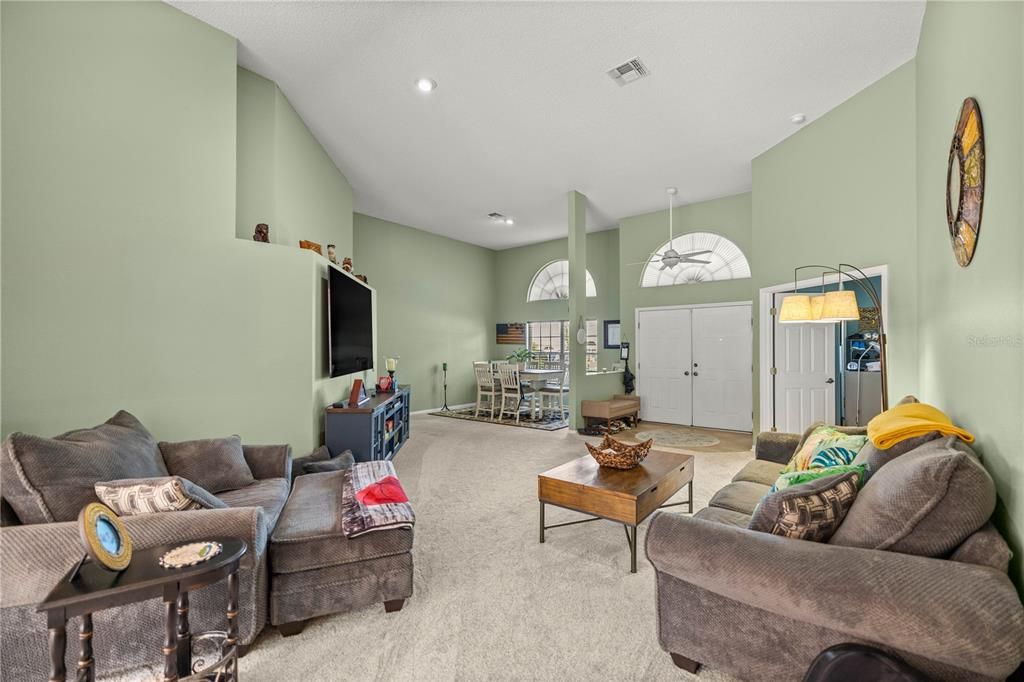 En Venta: $390,000 (4 camas, 2 baños, 2555 Pies cuadrados)