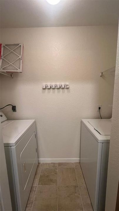 合同活跃: $1,790 (2 贝兹, 2 浴室, 886 平方英尺)