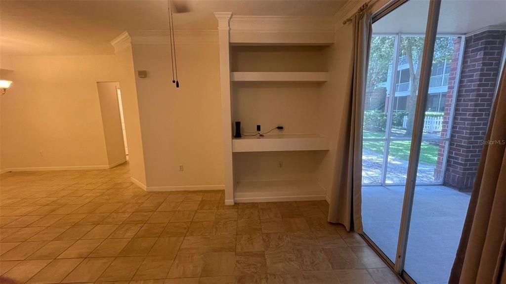 合同活跃: $1,790 (2 贝兹, 2 浴室, 886 平方英尺)