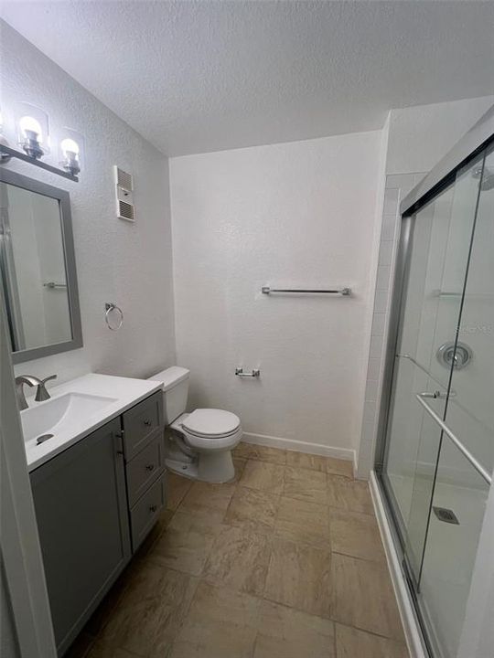 合同活跃: $1,790 (2 贝兹, 2 浴室, 886 平方英尺)