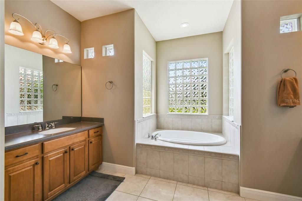 For Sale: $445,000 (2 beds, 2 baths, 2343 Square Feet)