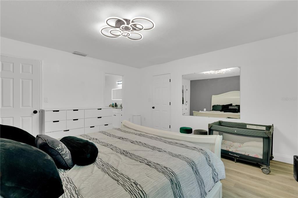 Active With Contract: $499,000 (3 beds, 2 baths, 1986 Square Feet)