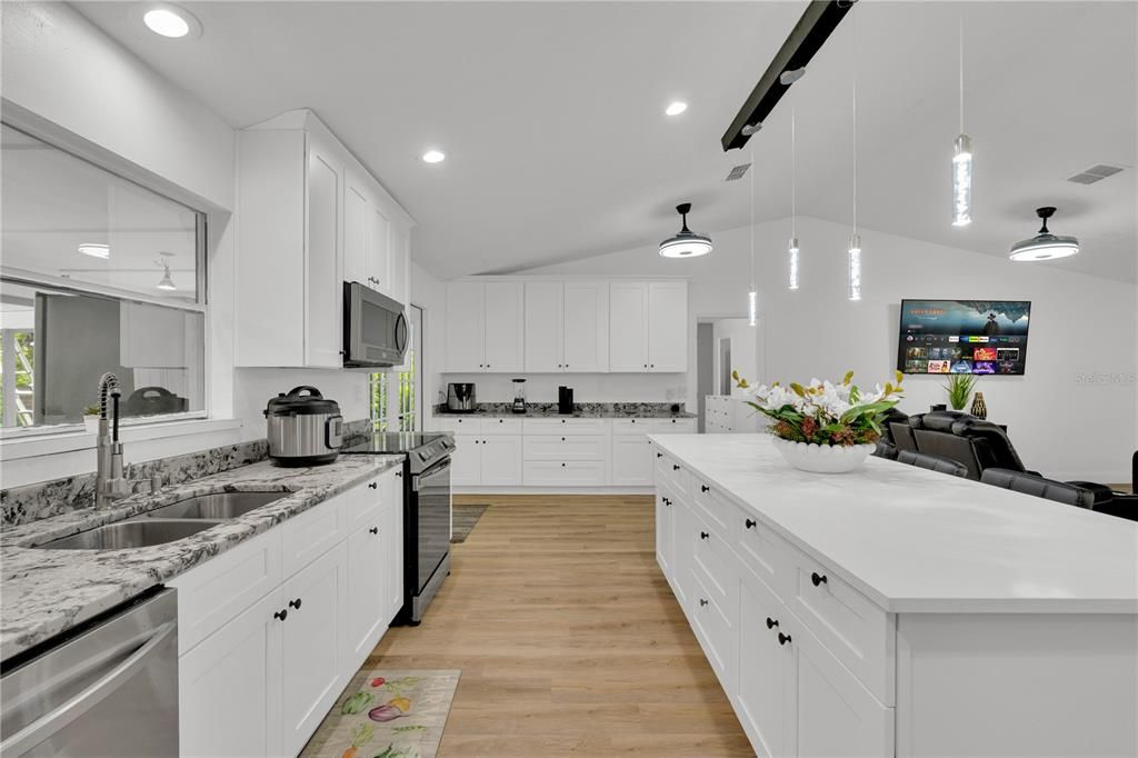 Active With Contract: $499,000 (3 beds, 2 baths, 1986 Square Feet)