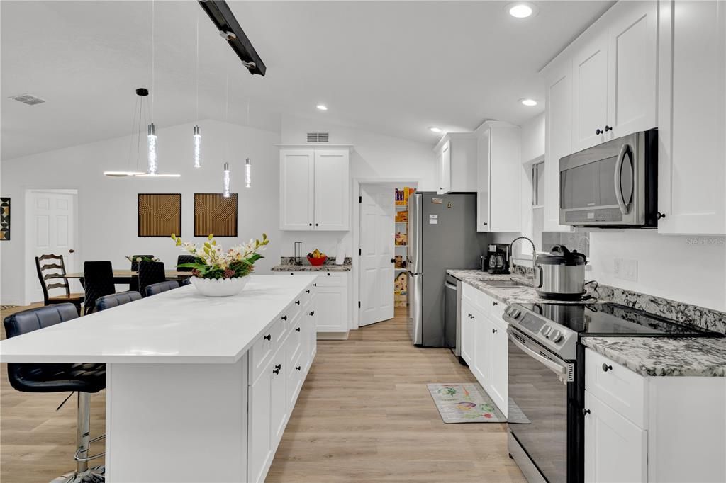 Active With Contract: $499,000 (3 beds, 2 baths, 1986 Square Feet)