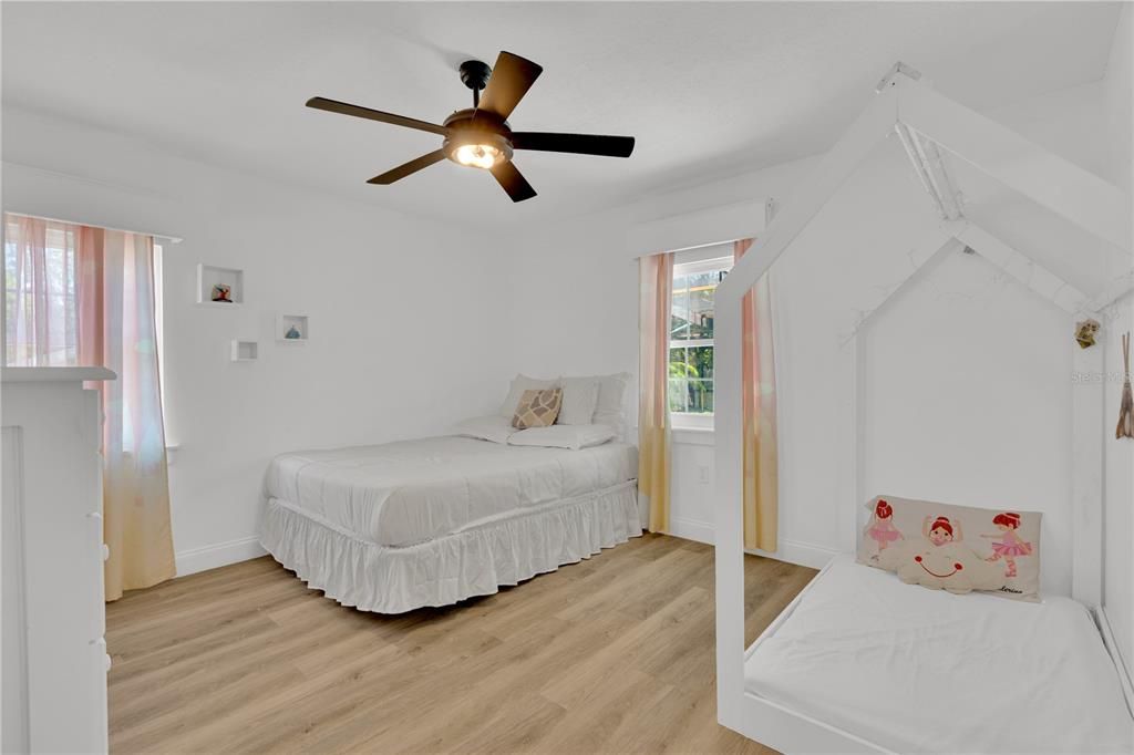 Active With Contract: $499,000 (3 beds, 2 baths, 1986 Square Feet)