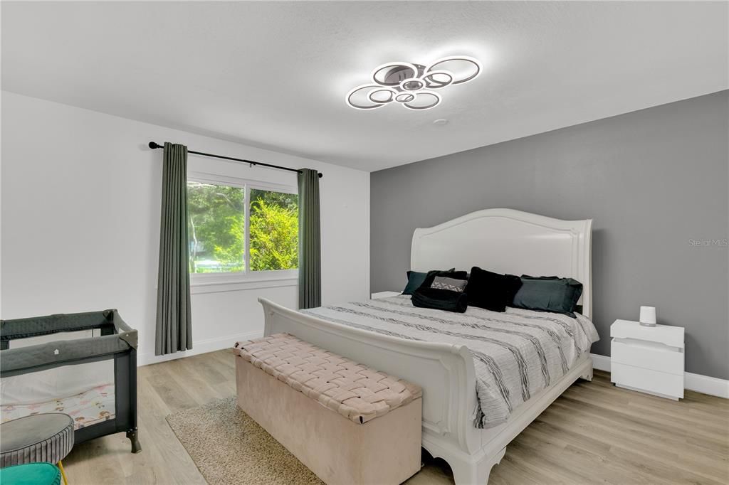 Active With Contract: $499,000 (3 beds, 2 baths, 1986 Square Feet)