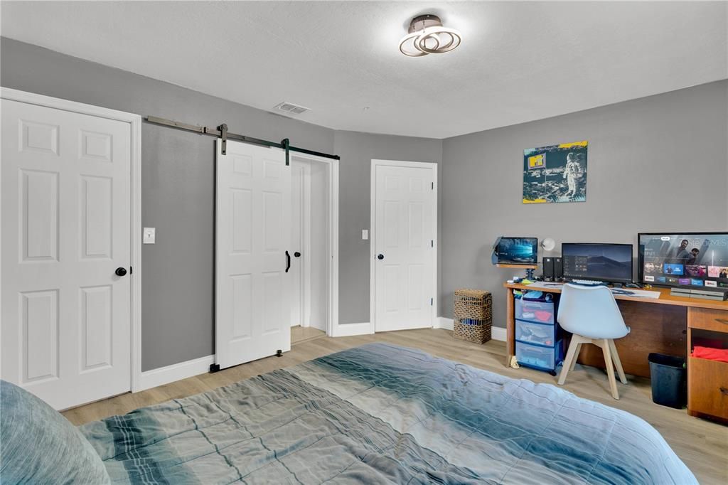 Active With Contract: $499,000 (3 beds, 2 baths, 1986 Square Feet)