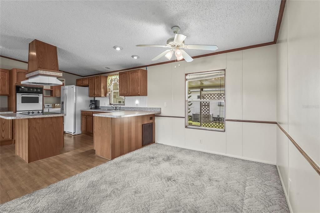 待售: $129,900 (3 贝兹, 2 浴室, 1296 平方英尺)