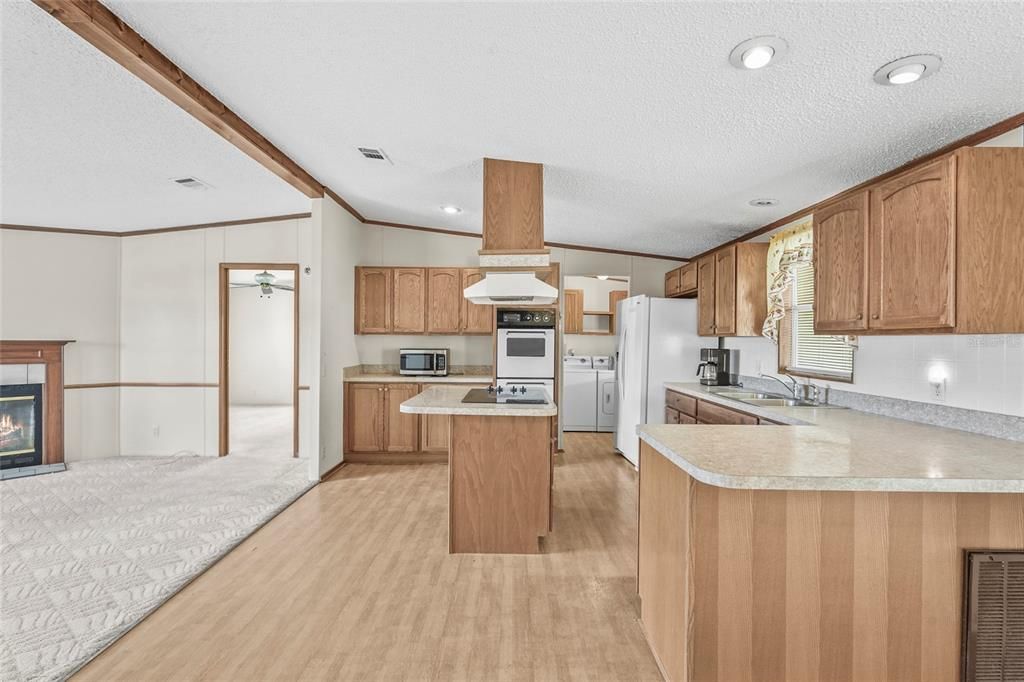 待售: $129,900 (3 贝兹, 2 浴室, 1296 平方英尺)