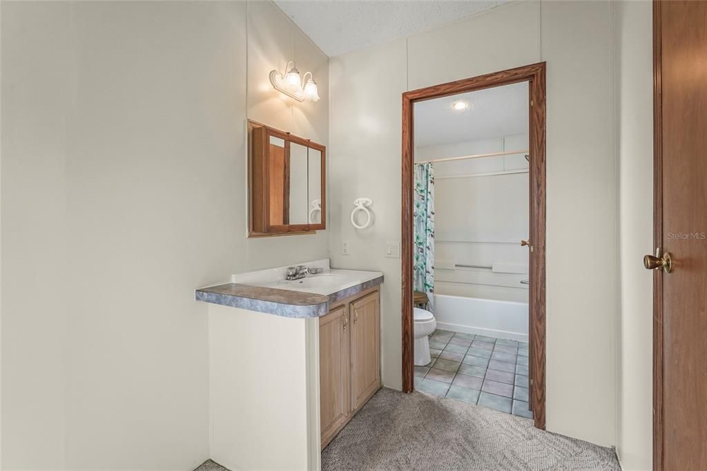 待售: $129,900 (3 贝兹, 2 浴室, 1296 平方英尺)