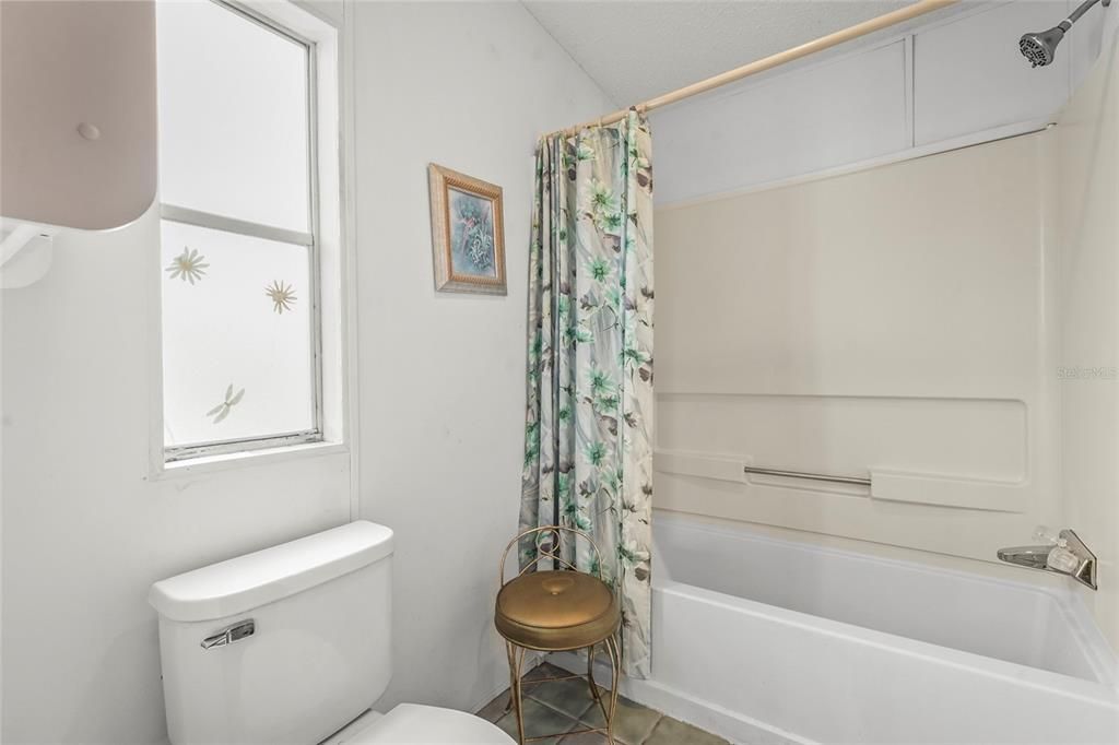 待售: $129,900 (3 贝兹, 2 浴室, 1296 平方英尺)