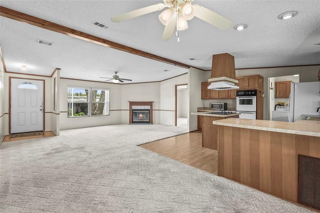 待售: $129,900 (3 贝兹, 2 浴室, 1296 平方英尺)