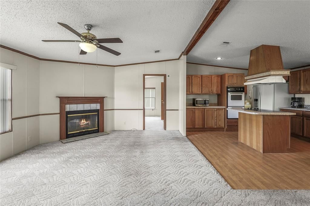 待售: $129,900 (3 贝兹, 2 浴室, 1296 平方英尺)