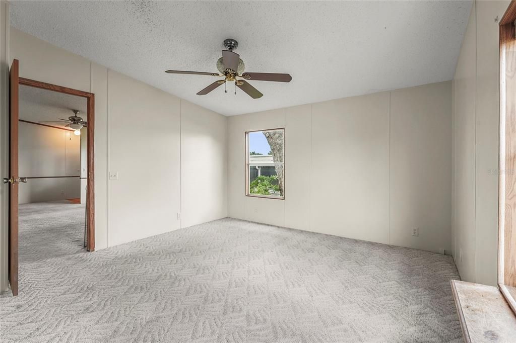 待售: $129,900 (3 贝兹, 2 浴室, 1296 平方英尺)