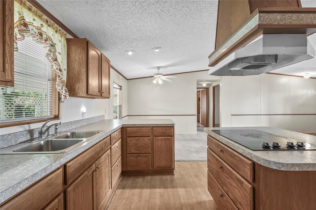 待售: $129,900 (3 贝兹, 2 浴室, 1296 平方英尺)