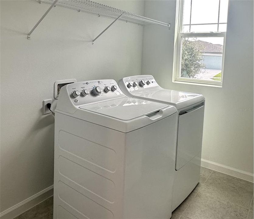 合同活跃: $384,990 (3 贝兹, 2 浴室, 1536 平方英尺)