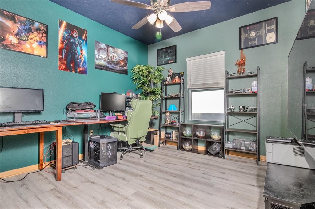 Activo con contrato: $365,000 (4 camas, 3 baños, 1902 Pies cuadrados)