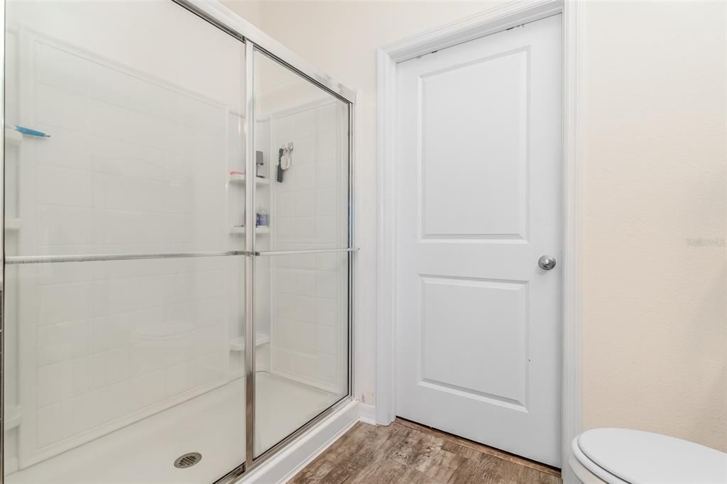 Activo con contrato: $365,000 (4 camas, 3 baños, 1902 Pies cuadrados)