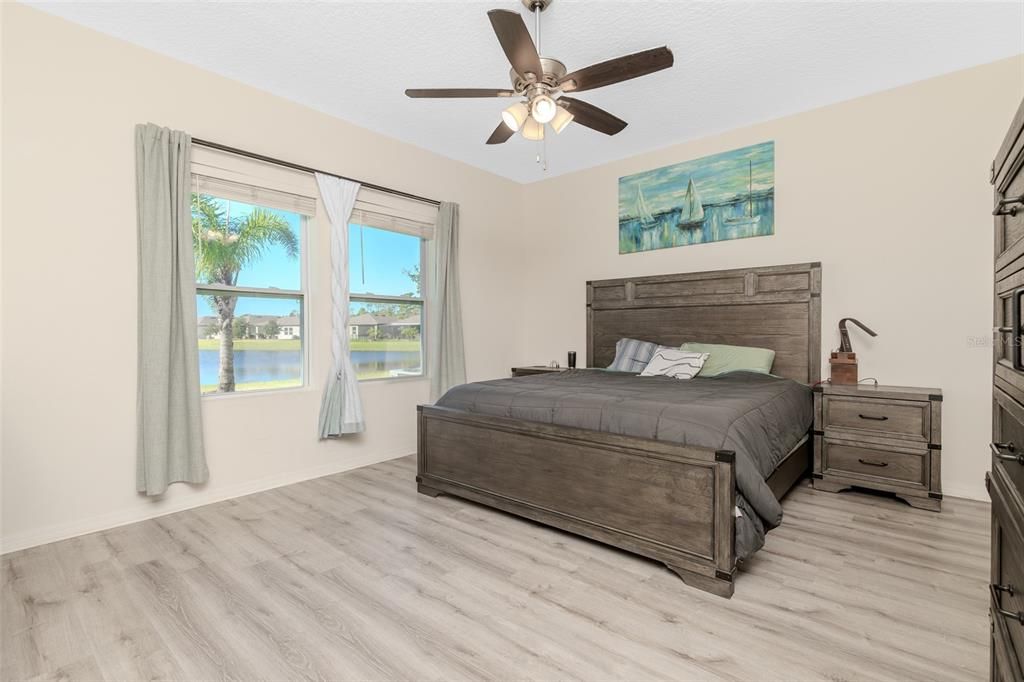 Activo con contrato: $365,000 (4 camas, 3 baños, 1902 Pies cuadrados)