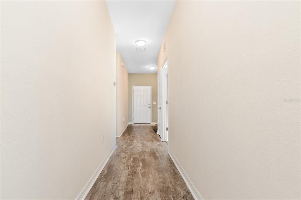 Activo con contrato: $365,000 (4 camas, 3 baños, 1902 Pies cuadrados)