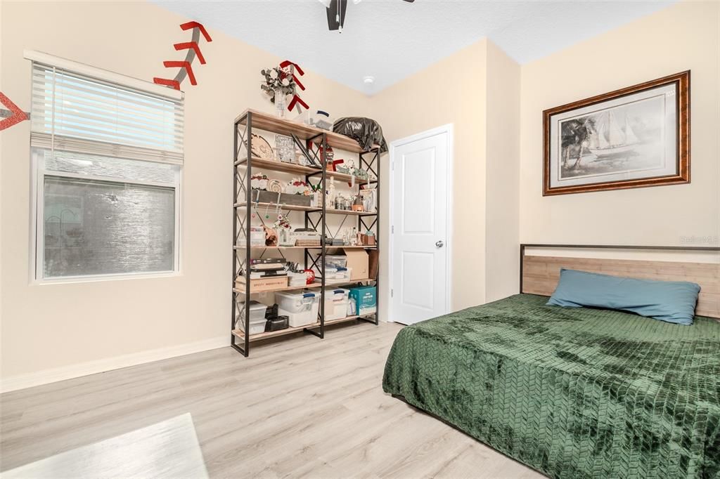 Activo con contrato: $365,000 (4 camas, 3 baños, 1902 Pies cuadrados)