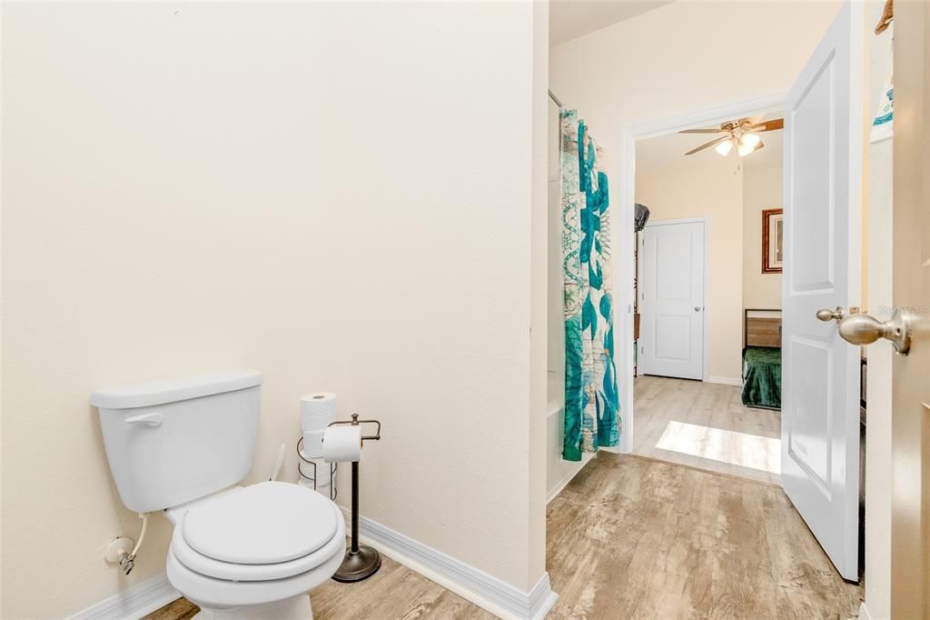 Activo con contrato: $365,000 (4 camas, 3 baños, 1902 Pies cuadrados)