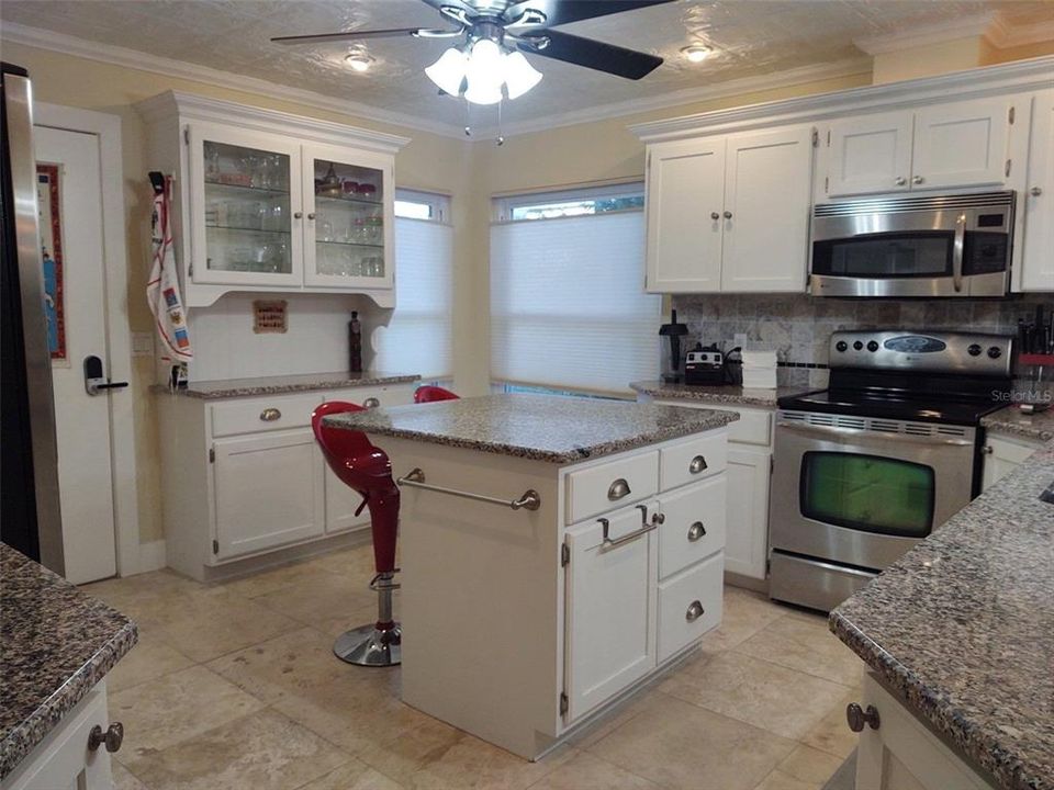 For Rent: $3,500 (2 beds, 2 baths, 1409 Square Feet)