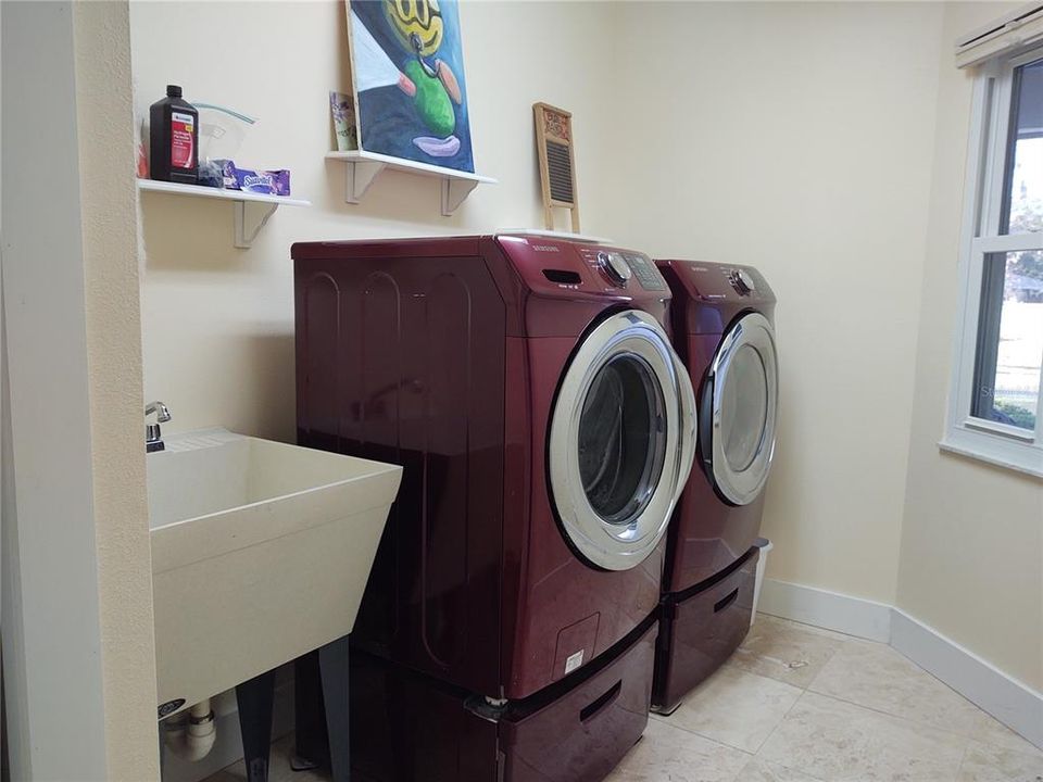 В аренду: $2,950 (2 спален, 2 ванн, 1409 Квадратных фут)