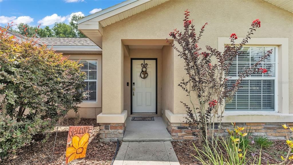 For Sale: $341,500 (3 beds, 2 baths, 1320 Square Feet)