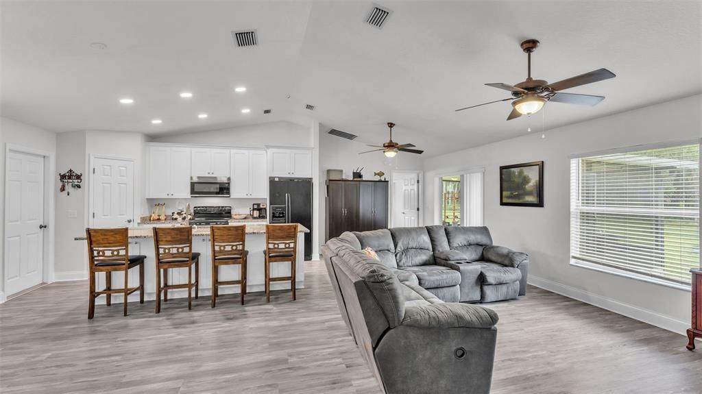 For Sale: $341,500 (3 beds, 2 baths, 1320 Square Feet)