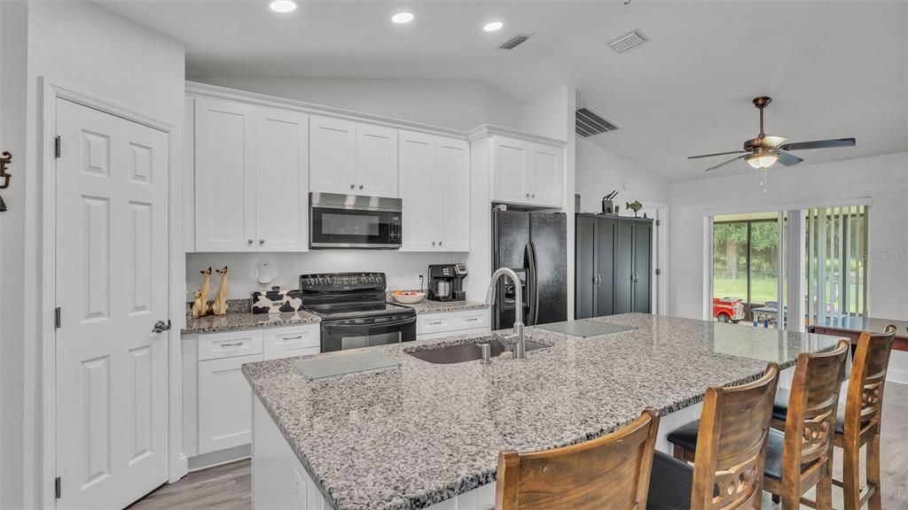 For Sale: $341,500 (3 beds, 2 baths, 1320 Square Feet)