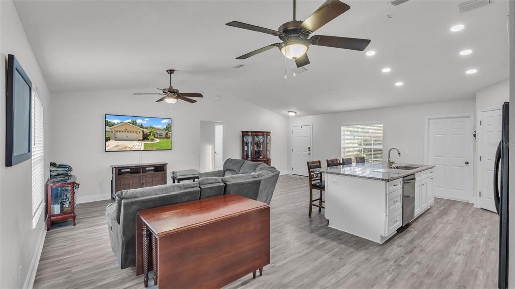 For Sale: $341,500 (3 beds, 2 baths, 1320 Square Feet)