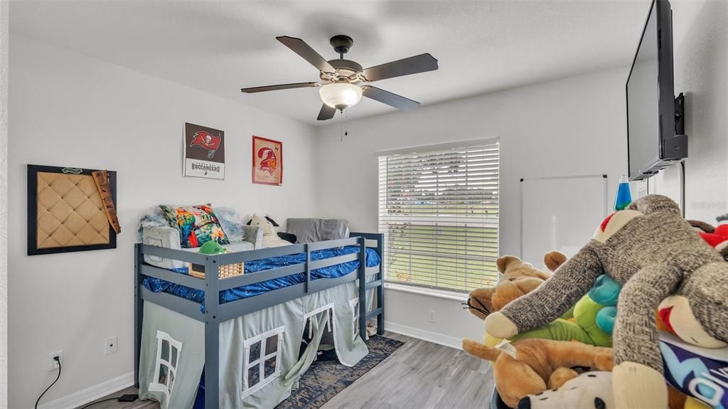 For Sale: $341,500 (3 beds, 2 baths, 1320 Square Feet)