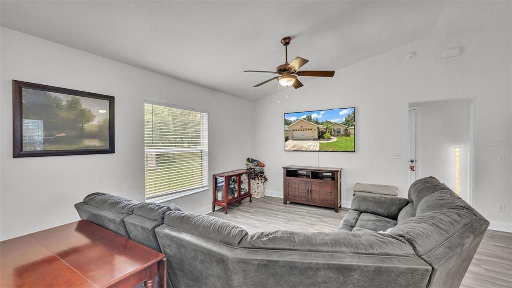 For Sale: $341,500 (3 beds, 2 baths, 1320 Square Feet)