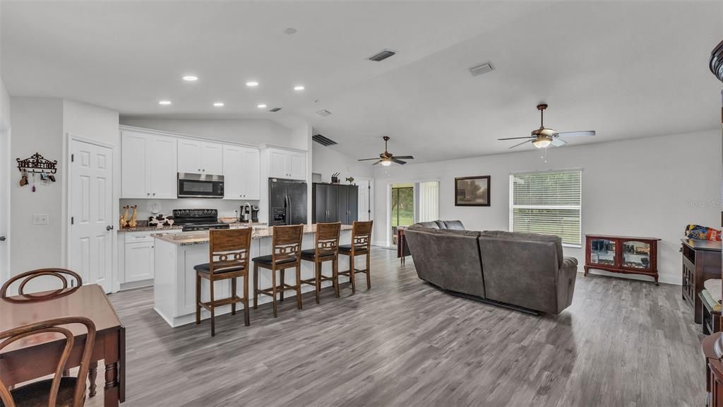 For Sale: $341,500 (3 beds, 2 baths, 1320 Square Feet)