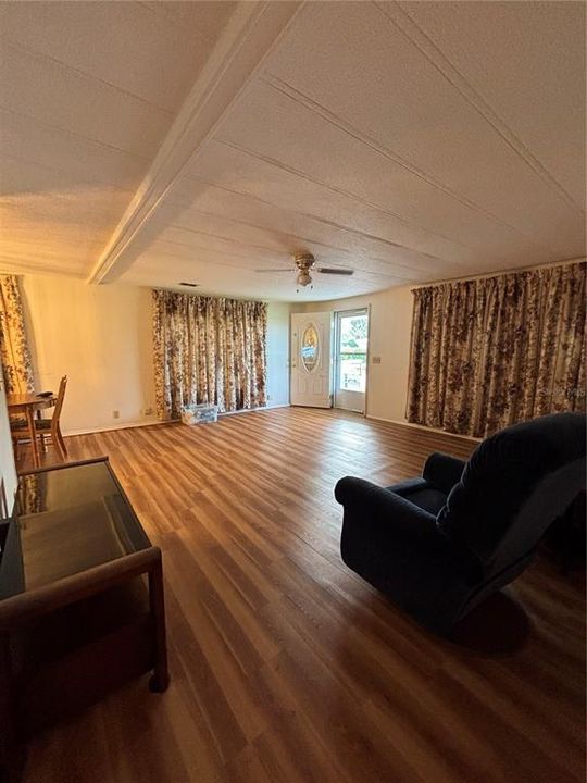 На продажу: $149,000 (2 спален, 2 ванн, 1288 Квадратных фут)