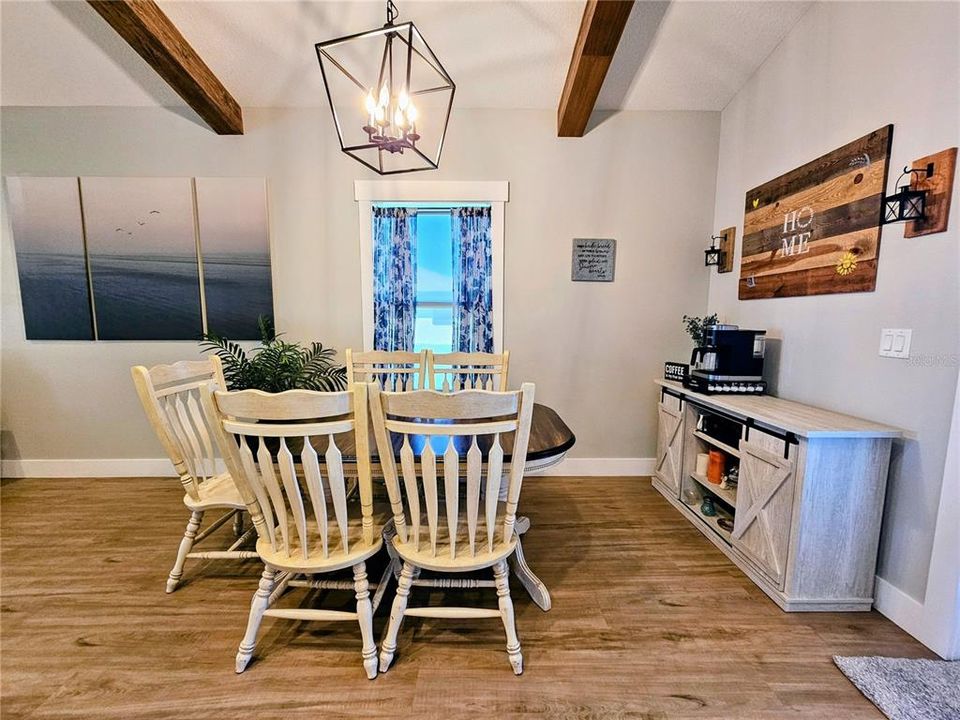 На продажу: $369,000 (3 спален, 2 ванн, 1402 Квадратных фут)