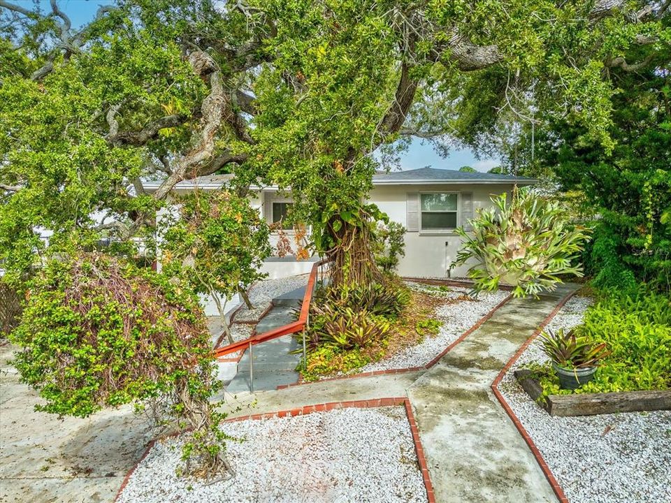 For Rent: $3,550 (3 beds, 3 baths, 1801 Square Feet)