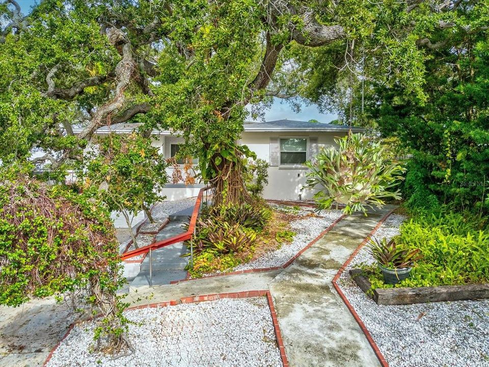 For Rent: $3,550 (3 beds, 3 baths, 1801 Square Feet)