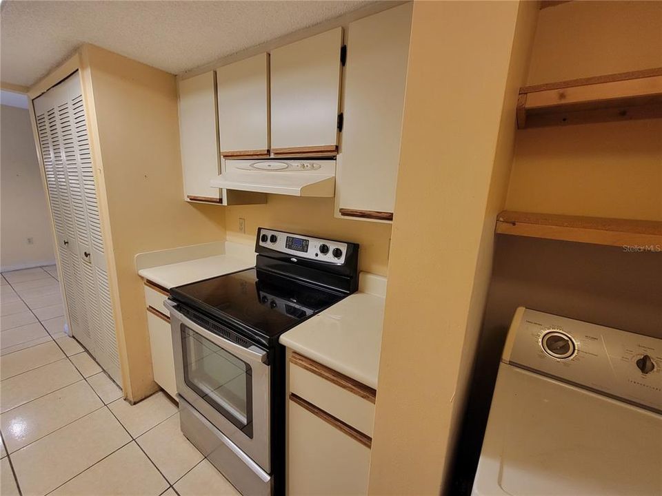 合同活跃: $120,000 (2 贝兹, 2 浴室, 1051 平方英尺)