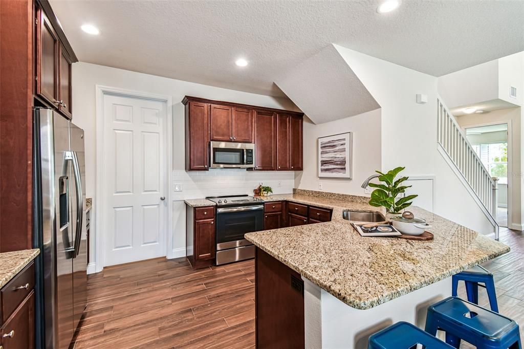 For Sale: $550,000 (3 beds, 2 baths, 2283 Square Feet)