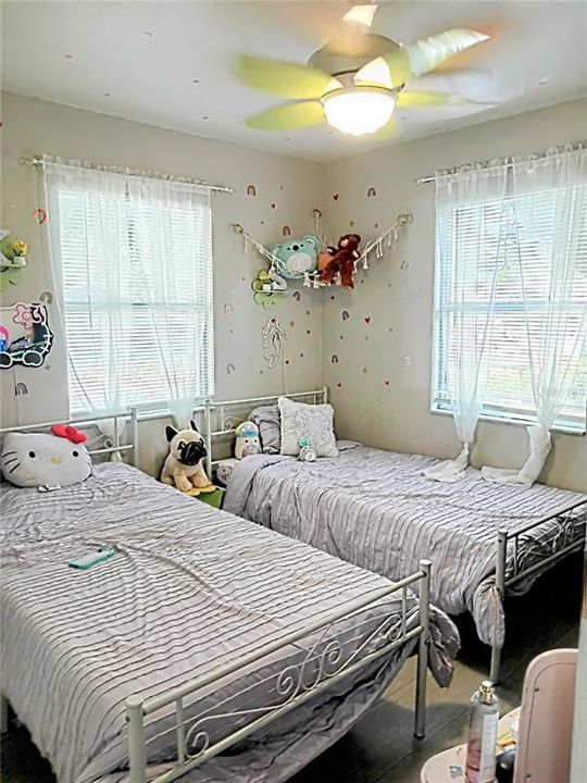 Под контрактом: $200,000 (2 спален, 1 ванн, 576 Квадратных фут)