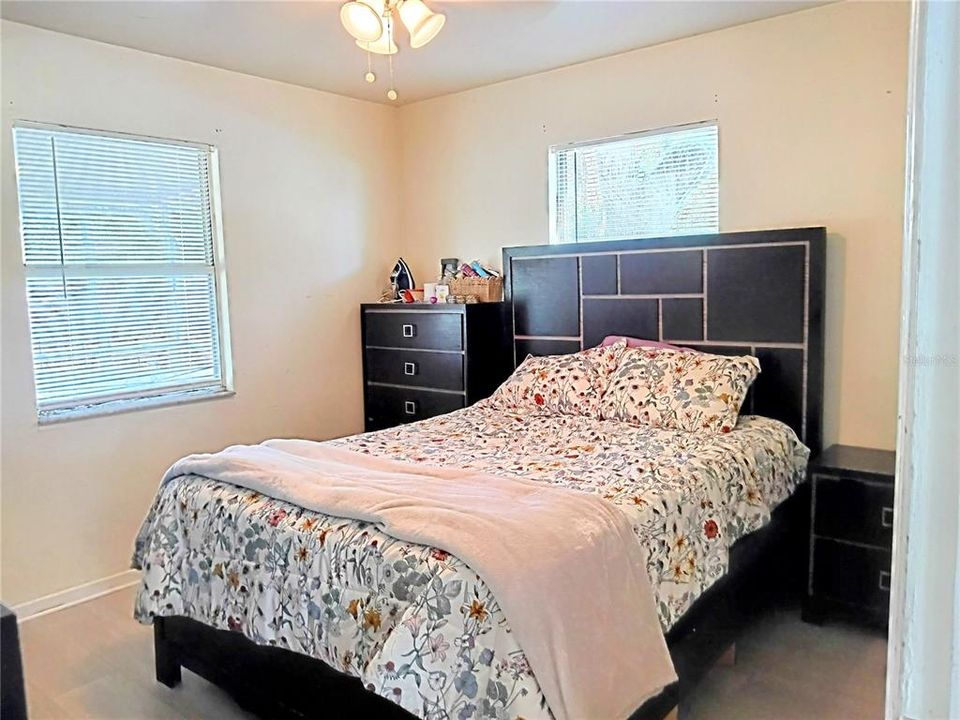 Под контрактом: $200,000 (2 спален, 1 ванн, 576 Квадратных фут)