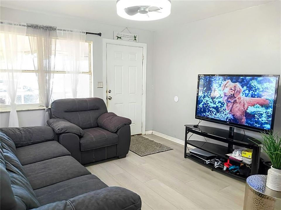 Под контрактом: $200,000 (2 спален, 1 ванн, 576 Квадратных фут)