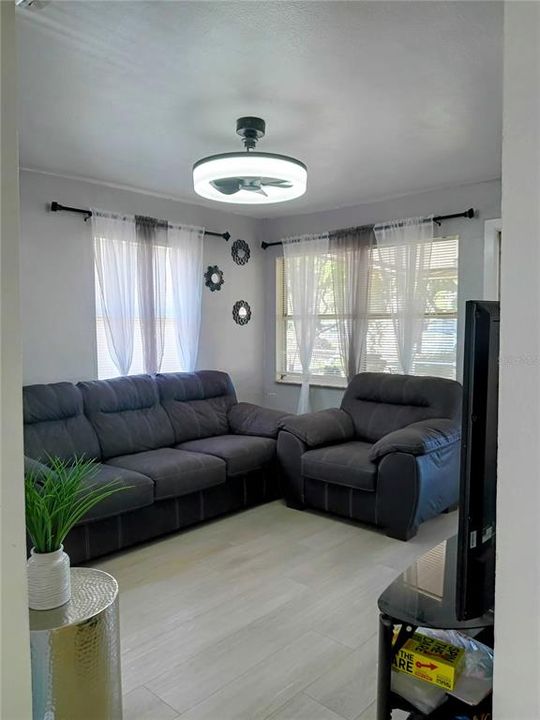 Под контрактом: $200,000 (2 спален, 1 ванн, 576 Квадратных фут)