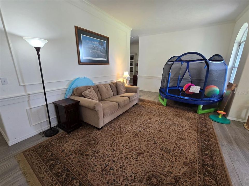 For Sale: $399,999 (3 beds, 2 baths, 2336 Square Feet)